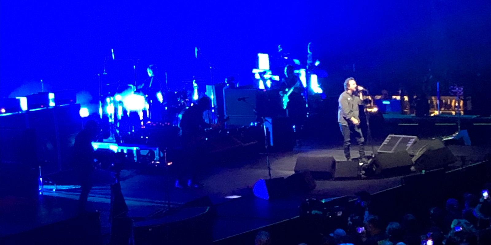 Pearl Jam on stage in Glendale
